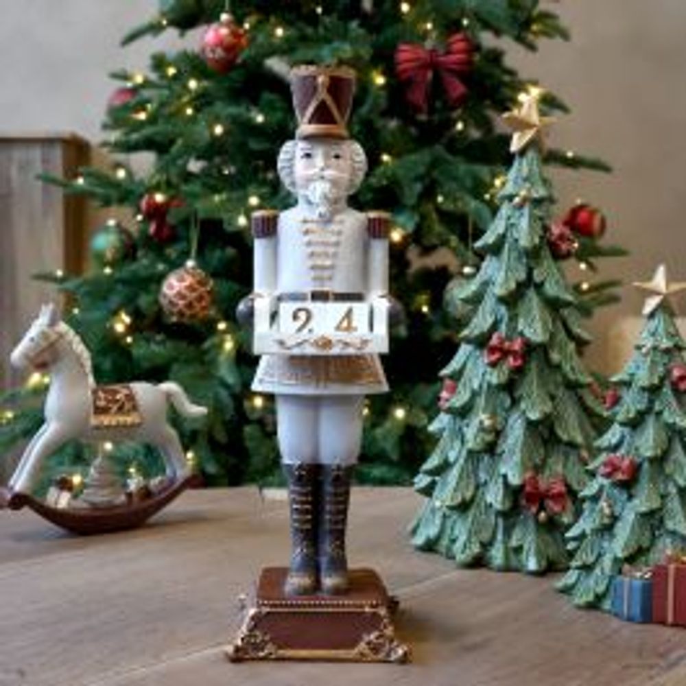 Noël Nøtteknekker med kalender fra Chique Antique