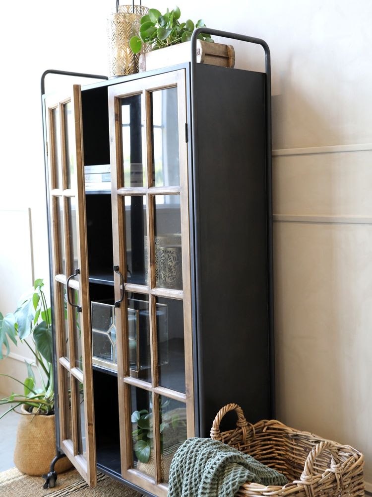 Vitrineskap På Hjul Med Tredører Fra Chic Antique