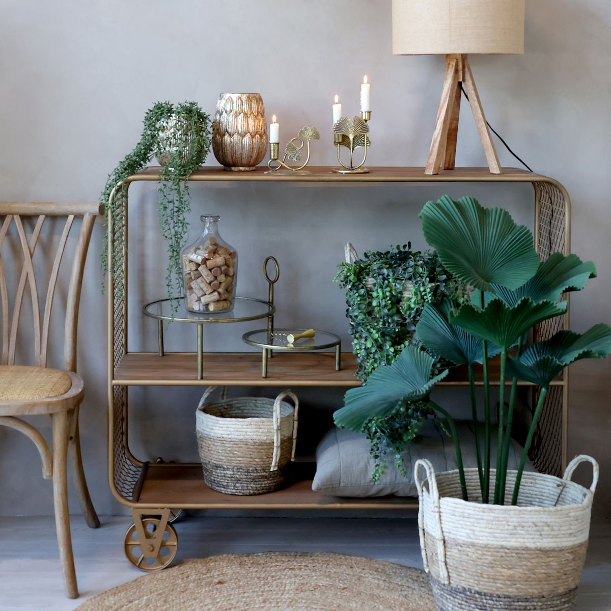 Hylle / vogn på hjul med trehyller fra Chic Antique