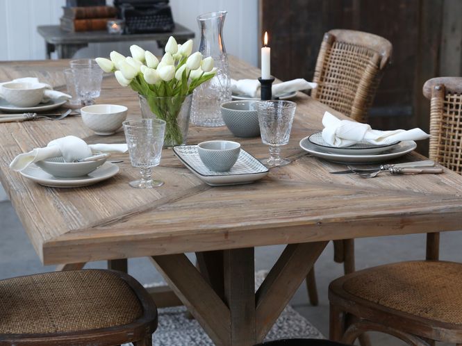 Hovedbilde Fransk spisebord i gjenbrukstre fra Chic Antique