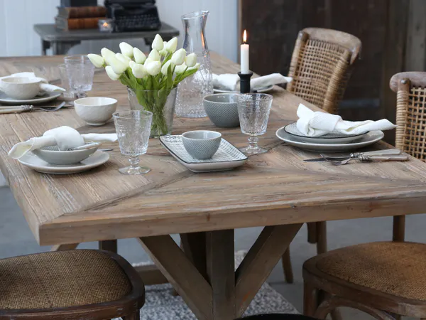 Hovedbilde Fransk spisebord i gjenbrukstre fra Chic Antique