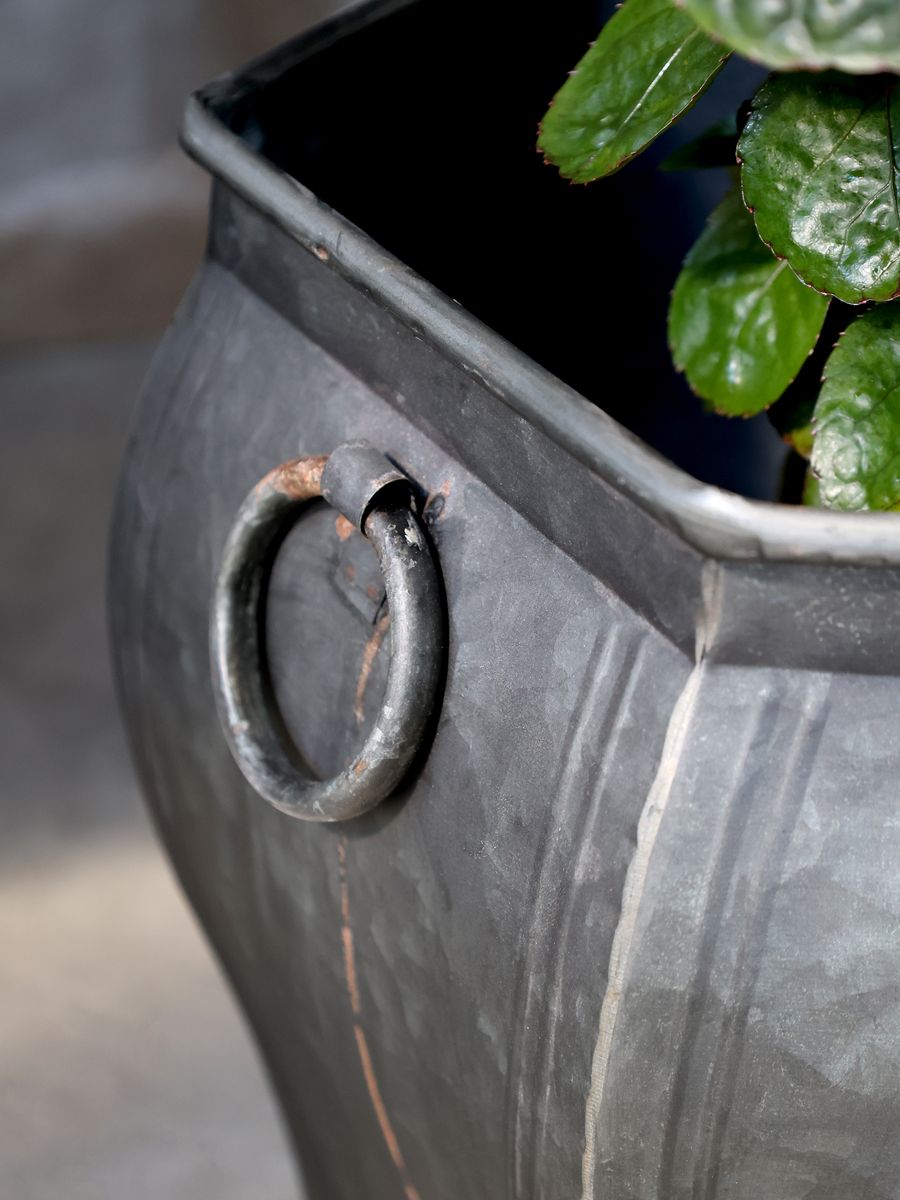 Potteskjuler i zink 34 cm høy fra Chic Antique