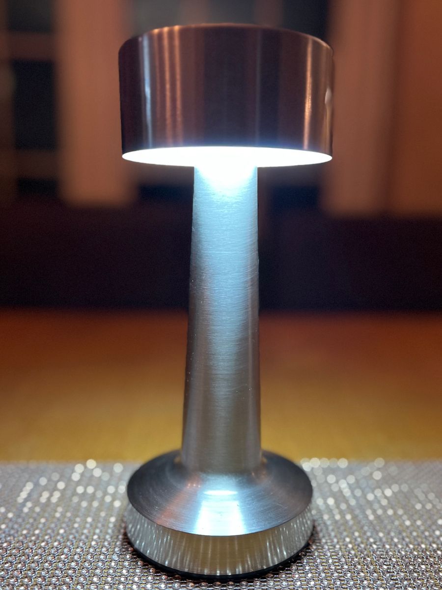 Oppladbar touch lampe i bøstet rustfritt stål - Flat 