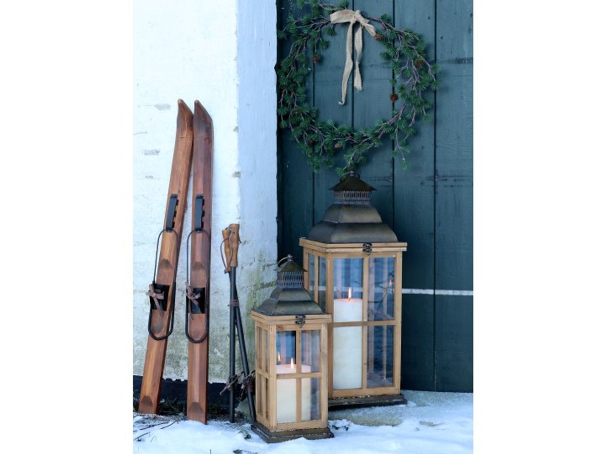 Vintage ski med staver til dekor fra Chic Antique