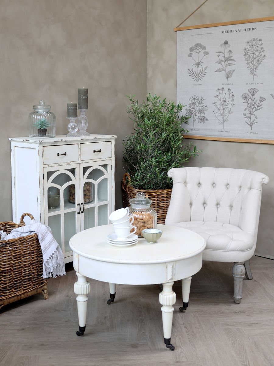 Fransk lenestol i linstoff fra Chic Antique i fargen hvit