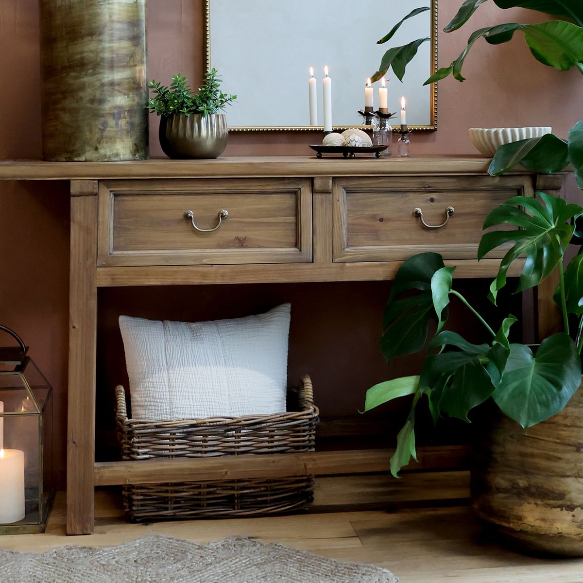 Natur Marseille anrettingsbord med 2 skuffer fra Chic Antique 